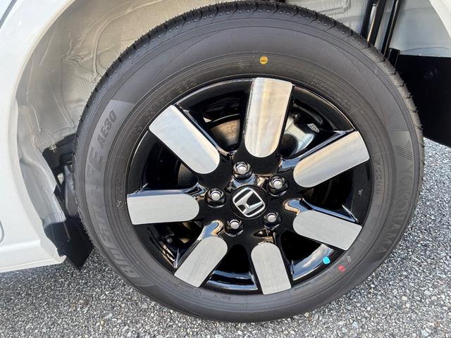 フリード ｅ：ＨＥＶエアー　ＥＸ　登録済未使用車　ホンダセンシング　ＬＥＤヘッドライト　両側パワースライドドア　シートヒーター　リアクーラー　バックカメラ　アクティブクルーズコントロール　スマートキー　１５インチアルミホイル（16枚目）
