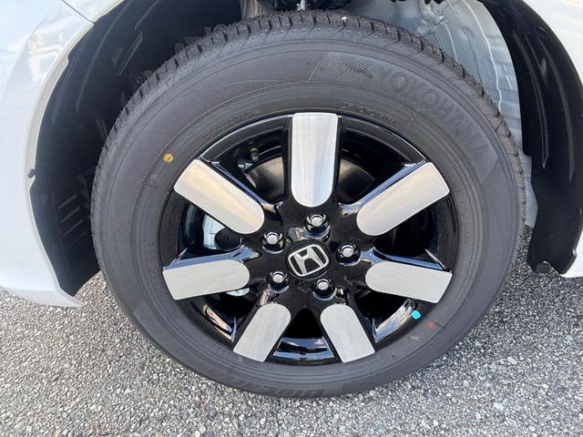 フリード ｅ：ＨＥＶエアー　ＥＸ　登録済未使用車　ホンダセンシング　ＬＥＤヘッドライト　両側パワースライドドア　シートヒーター　リアクーラー　バックカメラ　アクティブクルーズコントロール　スマートキー　１５インチアルミホイル（17枚目）