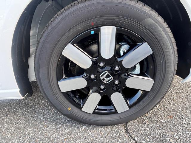 フリード ｅ：ＨＥＶエアー　ＥＸ　登録済未使用車　ホンダセンシング　ＬＥＤヘッドライト　両側パワースライドドア　シートヒーター　リアクーラー　バックカメラ　アクティブクルーズコントロール　スマートキー　１５インチアルミホイル（18枚目）