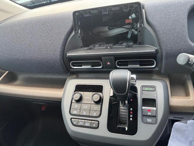 フリード ｅ：ＨＥＶエアー　ＥＸ　登録済未使用車　ホンダセンシング　ＬＥＤヘッドライト　両側パワースライドドア　シートヒーター　リアクーラー　バックカメラ　アクティブクルーズコントロール　スマートキー　１５インチアルミホイル（39枚目）