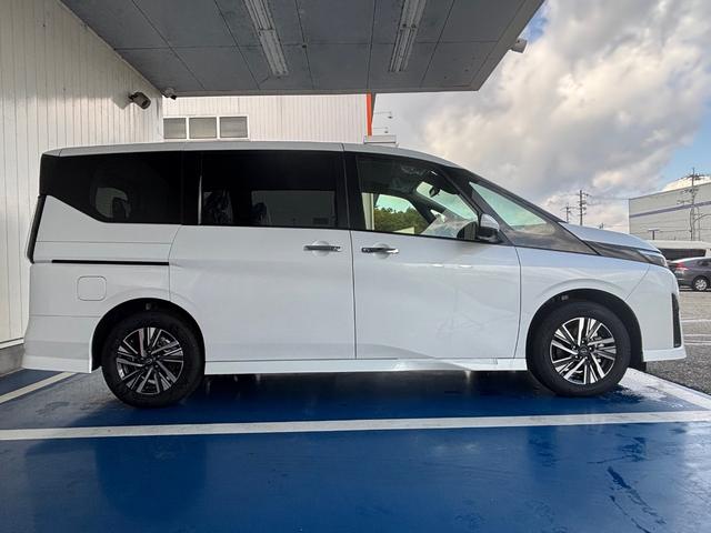セレナ ｅ－パワー　ハイウェイスターＶ　新車　日産コネクトナビ　アラウンドビューモニター　ＥＴＣ２．０　前後ドライブレコーダー　寒冷地仕様　ホットプラスパッケージ　ＳＯＳコール　ＬＥＤヘッドライト　インテリジェントルームミラー（9枚目）