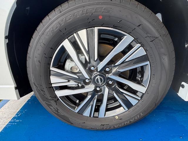 セレナ ｅ－パワー　ハイウェイスターＶ　新車　日産コネクトナビ　アラウンドビューモニター　ＥＴＣ２．０　前後ドライブレコーダー　寒冷地仕様　ホットプラスパッケージ　ＳＯＳコール　ＬＥＤヘッドライト　インテリジェントルームミラー（15枚目）