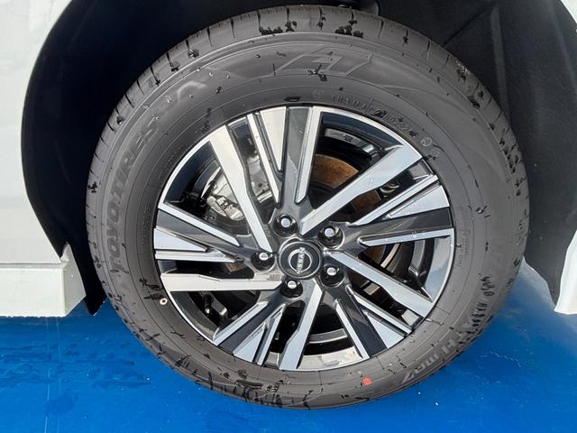 セレナ ｅ－パワー　ハイウェイスターＶ　新車　日産コネクトナビ　アラウンドビューモニター　ＥＴＣ２．０　前後ドライブレコーダー　寒冷地仕様　ホットプラスパッケージ　ＳＯＳコール　ＬＥＤヘッドライト　インテリジェントルームミラー（16枚目）