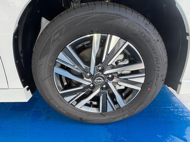 セレナ ｅ－パワー　ハイウェイスターＶ　新車　日産コネクトナビ　アラウンドビューモニター　ＥＴＣ２．０　前後ドライブレコーダー　寒冷地仕様　ホットプラスパッケージ　ＳＯＳコール　ＬＥＤヘッドライト　インテリジェントルームミラー（17枚目）