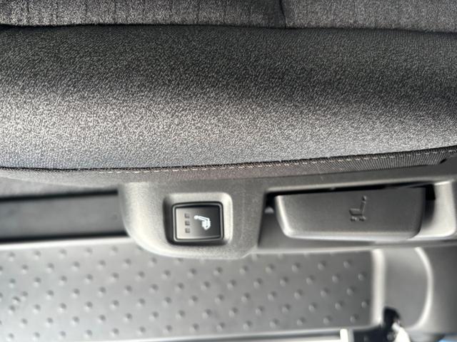 セレナ ｅ－パワー　ハイウェイスターＶ　新車　日産コネクトナビ　アラウンドビューモニター　ＥＴＣ２．０　前後ドライブレコーダー　寒冷地仕様　ホットプラスパッケージ　ＳＯＳコール　ＬＥＤヘッドライト　インテリジェントルームミラー（77枚目）