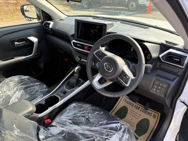 ロッキー プレミアムＧ　ＨＥＶ　登録済未使用車　パノラマモニター対応ナビ装着ＰＫＧ　スマートアシスト　前席シートヒーター　電子制御パーキングブレーキ　フルオートエアコン　フルＬＥＤヘッドライト　スマートキープッシュスタート（31枚目）