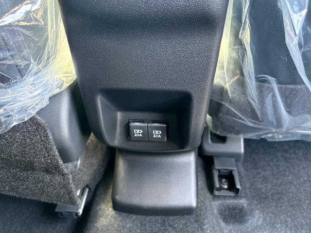 ロッキー プレミアムＧ　ＨＥＶ　登録済未使用車　パノラマモニター対応ナビ装着ＰＫＧ　スマートアシスト　前席シートヒーター　電子制御パーキングブレーキ　フルオートエアコン　フルＬＥＤヘッドライト　スマートキープッシュスタート（42枚目）