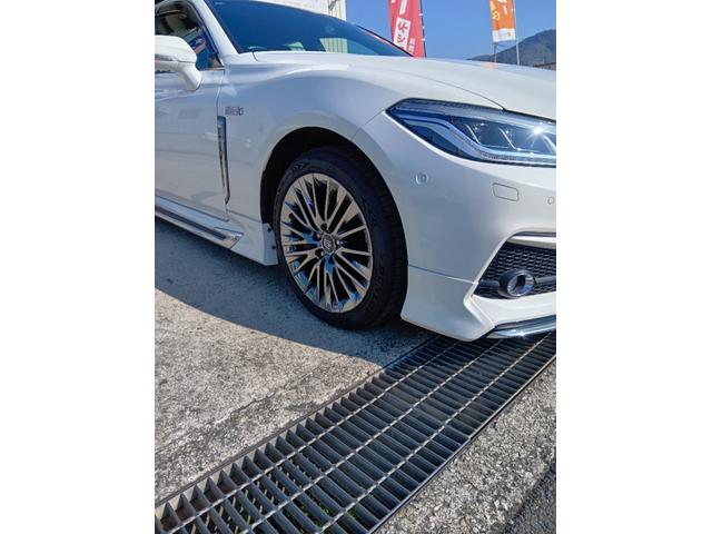 クラウンハイブリッド Ｇ－エグゼクティブ　ムーンルーフ　黒革シート　セーフティセンス　ブラインドスポット　純正ナビ　パノラミックビュー　デジタルインナーミラー　メモリー付パワーシート　禁煙車　ＨＵＤ（9枚目）