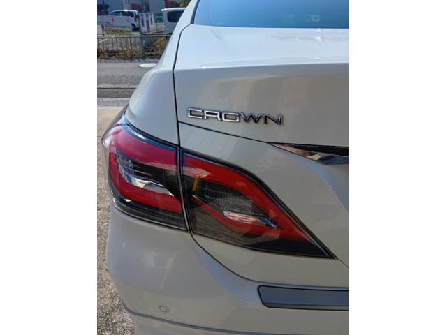 クラウンハイブリッド Ｇ－エグゼクティブ　ムーンルーフ　黒革シート　セーフティセンス　ブラインドスポット　純正ナビ　パノラミックビュー　デジタルインナーミラー　メモリー付パワーシート　禁煙車　ＨＵＤ（12枚目）