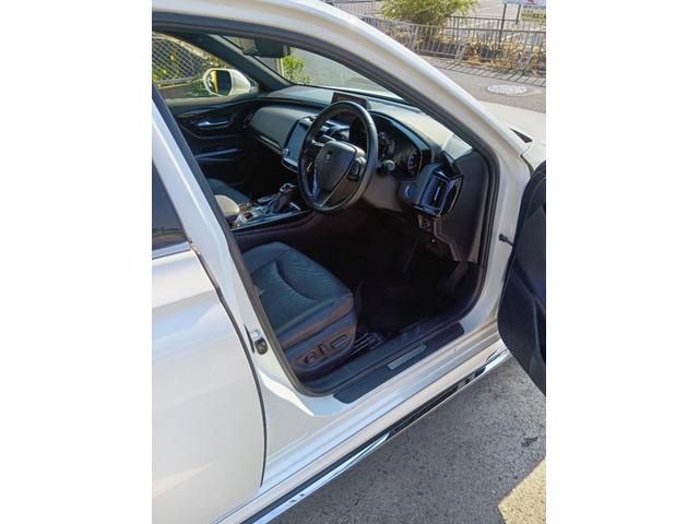 クラウンハイブリッド Ｇ－エグゼクティブ　ムーンルーフ　黒革シート　セーフティセンス　ブラインドスポット　純正ナビ　パノラミックビュー　デジタルインナーミラー　メモリー付パワーシート　禁煙車　ＨＵＤ（23枚目）