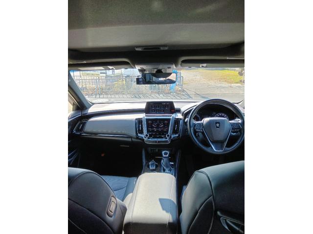 クラウンハイブリッド Ｇ－エグゼクティブ　ムーンルーフ　黒革シート　セーフティセンス　ブラインドスポット　純正ナビ　パノラミックビュー　デジタルインナーミラー　メモリー付パワーシート　禁煙車　ＨＵＤ（24枚目）