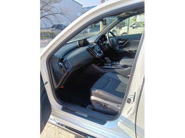 クラウンハイブリッド Ｇ－エグゼクティブ　ムーンルーフ　黒革シート　セーフティセンス　ブラインドスポット　純正ナビ　パノラミックビュー　デジタルインナーミラー　メモリー付パワーシート　禁煙車　ＨＵＤ（25枚目）