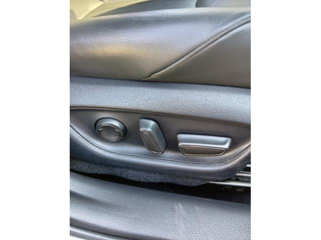 クラウンハイブリッド Ｇ－エグゼクティブ　ムーンルーフ　黒革シート　セーフティセンス　ブラインドスポット　純正ナビ　パノラミックビュー　デジタルインナーミラー　メモリー付パワーシート　禁煙車　ＨＵＤ（29枚目）