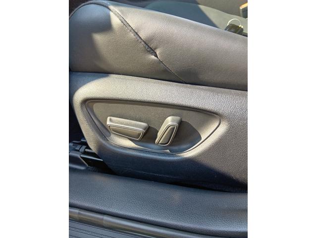 クラウンハイブリッド Ｇ－エグゼクティブ　ムーンルーフ　黒革シート　セーフティセンス　ブラインドスポット　純正ナビ　パノラミックビュー　デジタルインナーミラー　メモリー付パワーシート　禁煙車　ＨＵＤ（30枚目）