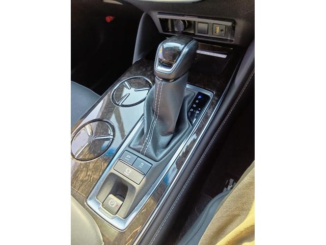 クラウンハイブリッド Ｇ－エグゼクティブ　ムーンルーフ　黒革シート　セーフティセンス　ブラインドスポット　純正ナビ　パノラミックビュー　デジタルインナーミラー　メモリー付パワーシート　禁煙車　ＨＵＤ（48枚目）