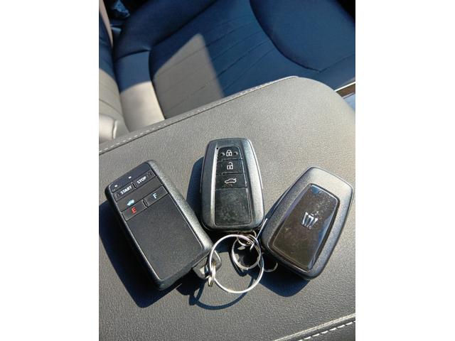 クラウンハイブリッド Ｇ－エグゼクティブ　ムーンルーフ　黒革シート　セーフティセンス　ブラインドスポット　純正ナビ　パノラミックビュー　デジタルインナーミラー　メモリー付パワーシート　禁煙車　ＨＵＤ（66枚目）