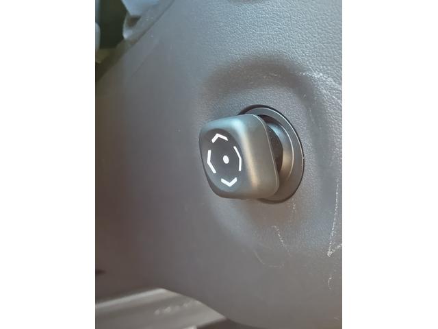 クラウンハイブリッド Ｇ－エグゼクティブ　ムーンルーフ　黒革シート　セーフティセンス　ブラインドスポット　純正ナビ　パノラミックビュー　デジタルインナーミラー　メモリー付パワーシート　禁煙車　ＨＵＤ（67枚目）