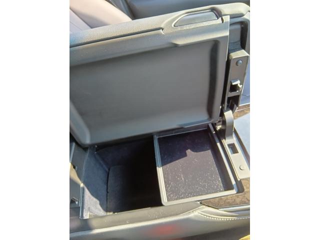 クラウンハイブリッド Ｇ－エグゼクティブ　ムーンルーフ　黒革シート　セーフティセンス　ブラインドスポット　純正ナビ　パノラミックビュー　デジタルインナーミラー　メモリー付パワーシート　禁煙車　ＨＵＤ（72枚目）