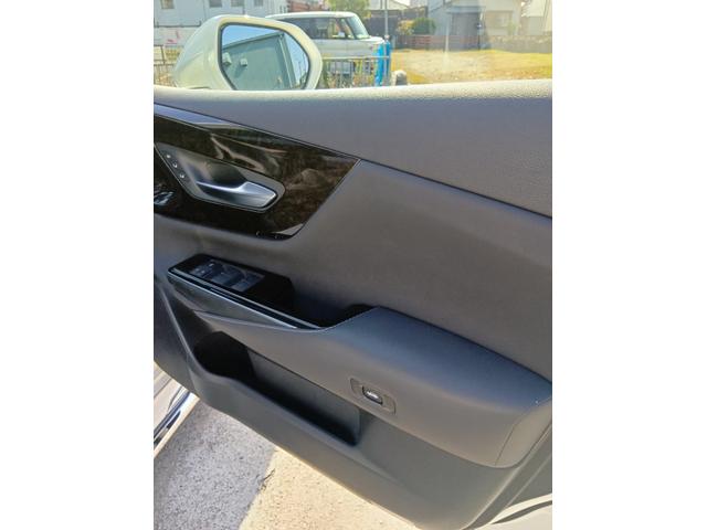 クラウンハイブリッド Ｇ－エグゼクティブ　ムーンルーフ　黒革シート　セーフティセンス　ブラインドスポット　純正ナビ　パノラミックビュー　デジタルインナーミラー　メモリー付パワーシート　禁煙車　ＨＵＤ（80枚目）