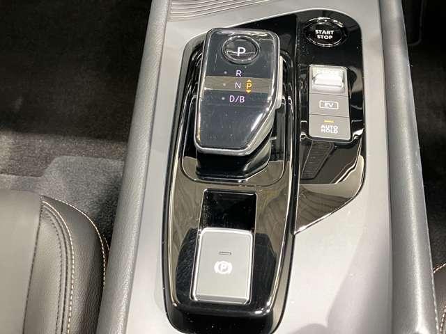 ノート １．２　Ｘ　９０周年記念車　当社社用車アップ・ディーラーＯＰナビ付き（16枚目）
