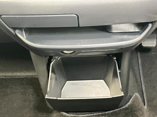 お気に入りのＣＤなどが収納できる格納式ボックス★