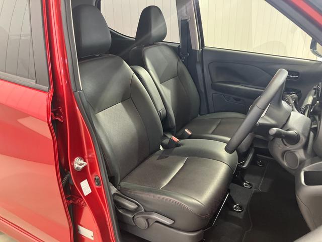 【運転席・助手席転席】運転席の足もともゆったりで長距離ドライブでも快適に★