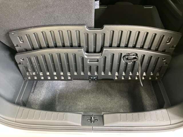 【ラゲッジルーム】ラゲッジアンダーボックスを使えば高さのある物も積み込めます！