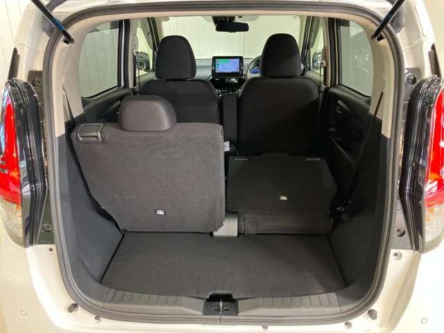 【ラゲッジルーム】後部座席を倒せば大きな荷物も積むことが出来ます！