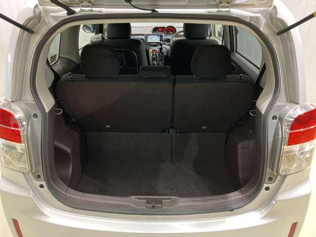 日常の大きな買い物から、休日の家族みんなの荷物まで余裕で積めるラゲッジルーム