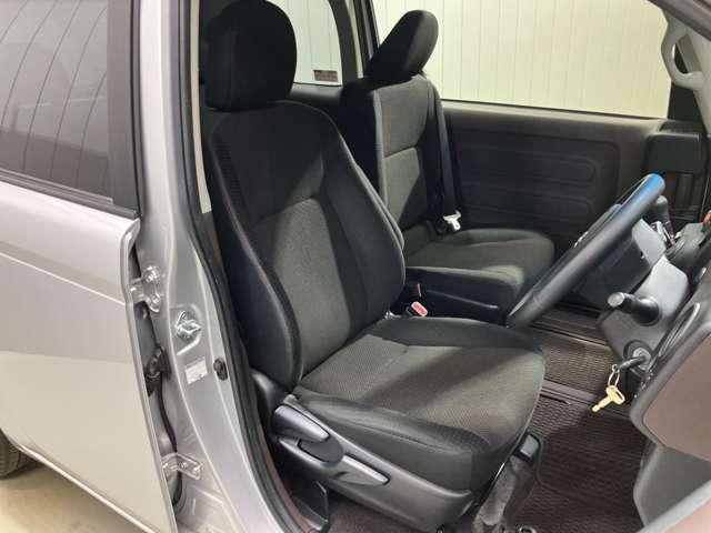 寒い冬にはうれしい運転席シートヒーター♪肌を乾燥させずに体を温めることができます♪