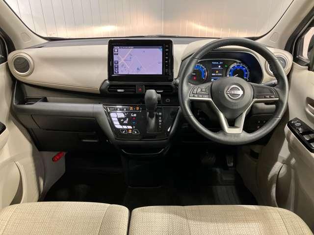 デイズ 660 X 4WD 当社試乗車アップ・ディーラーOPナビ・前席(4枚目)