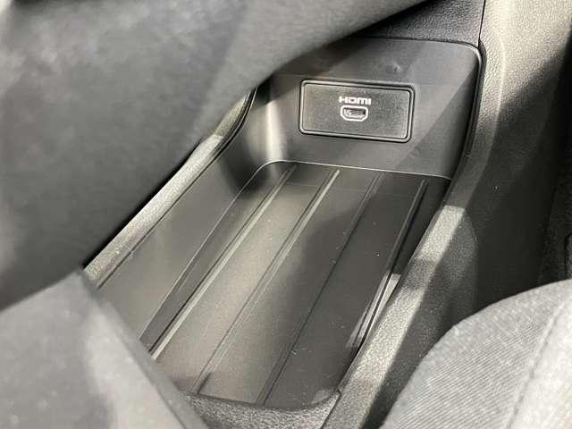 置き場に困るボックスティッシュもすっきり収納できます★ＨＤＭＩ端子に専用ケーブルを差し込むとナビで動画を楽しめます★