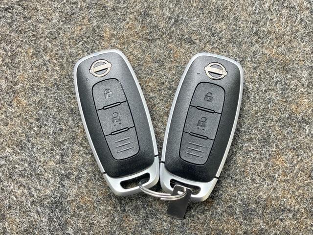 【インテリジェントキー】広い駐車場でどこに止めた分らない時！リモコンスイッチボタンを押すとクルマがピッと音とハザードランプで応えてくれます！