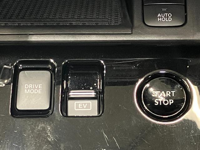 ���K�ȃh���C�u�������邽�߁A�V�t�g�m�u�̎��͂ɂ��|�o�n�v�d�q���[�h�X�C�b�`���͂��߁A�v�b�V���p���[�X�^�[�^�[��d�u���[�h�X�C�b�`�Ȃǂ�z�u���A���쐫�����߂Ă��܂��B