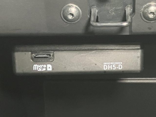 �h���C�u���R�[�_�[�{�̃��j�b�g�̓O���[�{�b�N�X�㕔�ɂ���܂�