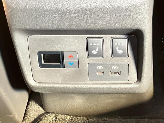 【エアコン】乗員に合わせて温度設定ができるエアコン独立温度調整機能を運転席、助手席、後席に装備！