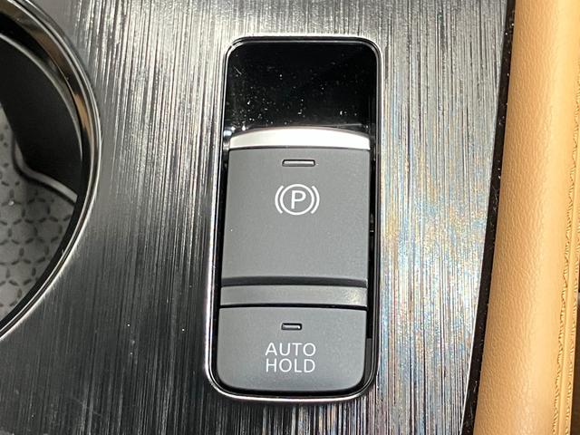 【電動パーキングブレーキ】電動パーキングスイッチを引くだけで、パーキングブレーキが作動します。