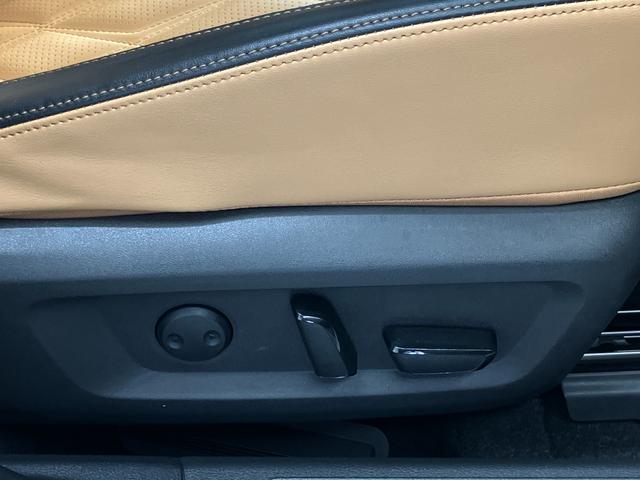 前席は高級感あるパワーシート！女性の方でもスイッチひとつで簡単に調節できます！