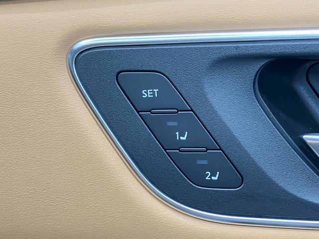 車を家族での共有する場合などに便利なパーソナルドライビングポジションメモリー