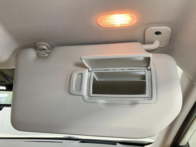【運転席サンバイザー】鏡が付いているのでメイク直しなどにも便利★