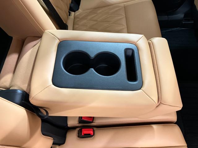 リヤセンターアームレストスルー（カップホルダー付）普段は収納できます★