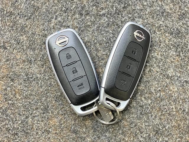 【インテリジェントキー】広い駐車場でどこに止めた分らない時！リモコンスイッチボタンを押すとクルマがピッと音とハザードランプで応えてくれます！