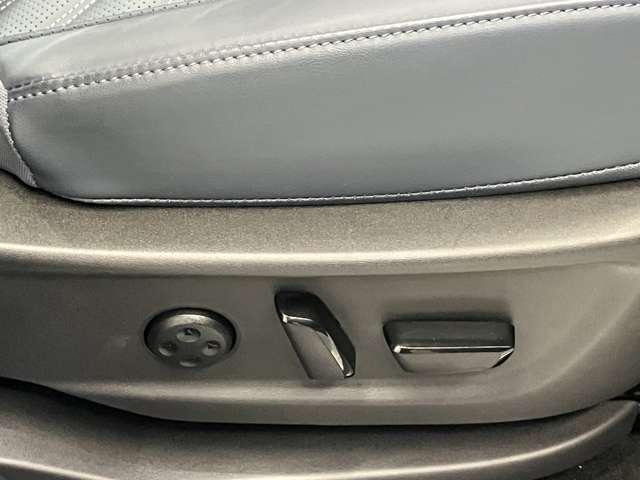 アリア Ｂ６　ｅ－４ＯＲＣＥ　４ＷＤ　当社試乗車アップ　ナッパレザー・純正ナビ（17枚目）