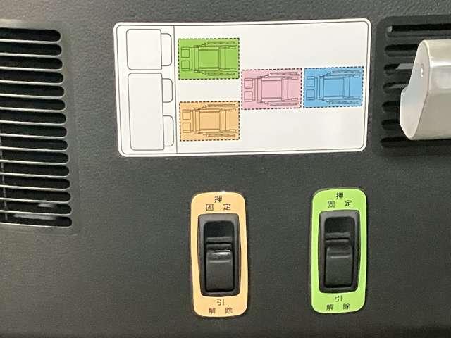 キャラバン 　２．５　チェアキャブ　車いす４名仕様　衝突軽減システム・車線逸脱警報・踏み間違防止システム・スマートルームミラー・ハイビームアシスト・ＥＴＣ・プライバシーガラス・ストレッチャー固定装置（18枚目）