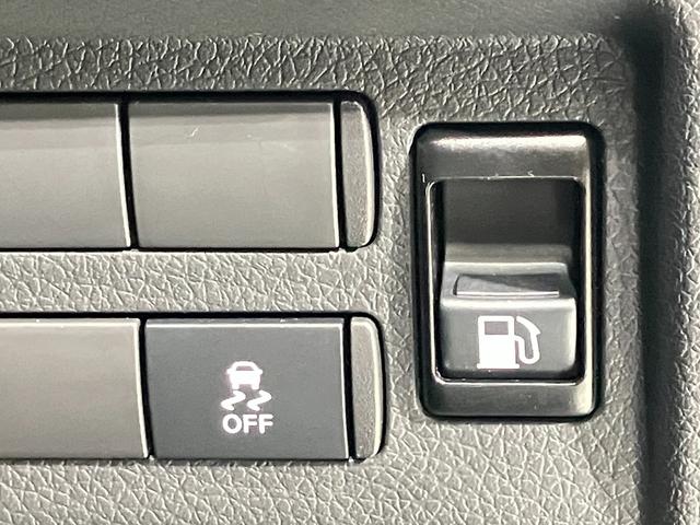 キャラバン 　２．５　チェアキャブ　車いす４名仕様　衝突軽減システム・車線逸脱警報・踏み間違防止システム・スマートルームミラー・ハイビームアシスト・ＥＴＣ・プライバシーガラス・ストレッチャー固定装置（27枚目）