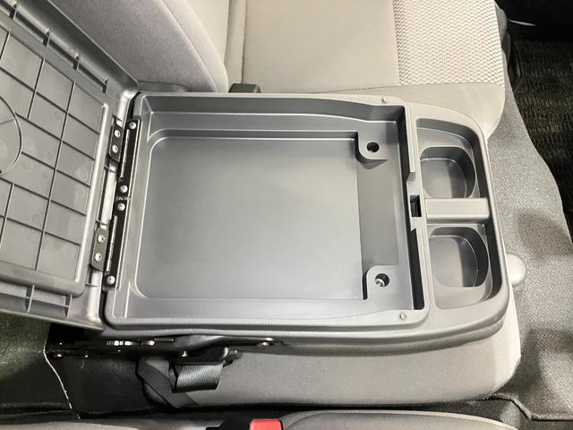 キャラバン 　２．５　チェアキャブ　車いす４名仕様　衝突軽減システム・車線逸脱警報・踏み間違防止システム・スマートルームミラー・ハイビームアシスト・ＥＴＣ・プライバシーガラス・ストレッチャー固定装置（34枚目）