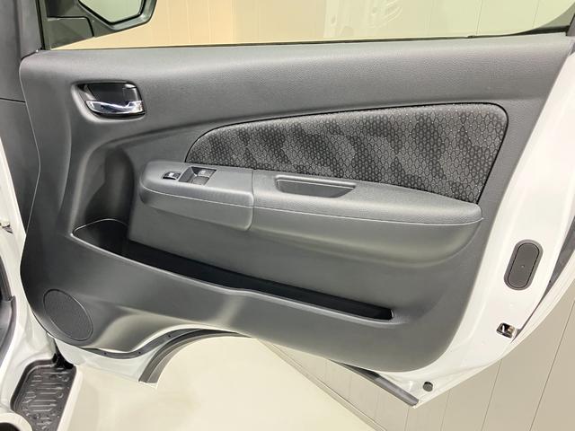 キャラバン 　２．５　チェアキャブ　車いす４名仕様　衝突軽減システム・車線逸脱警報・踏み間違防止システム・スマートルームミラー・ハイビームアシスト・ＥＴＣ・プライバシーガラス・ストレッチャー固定装置（40枚目）