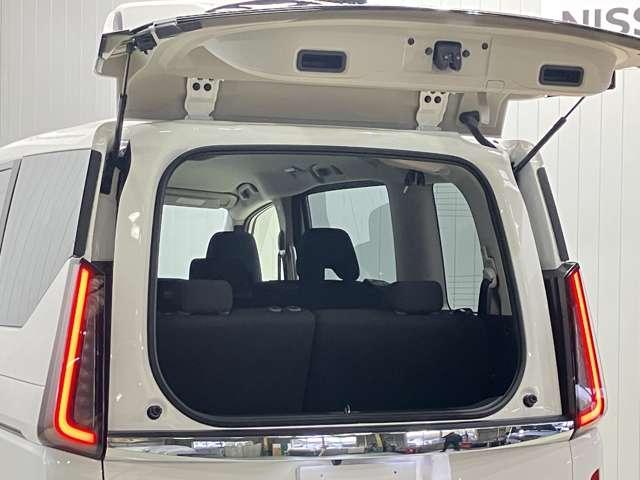 セレナ 2.0 X 当社試乗車アップ・ディーラーOPナビ・全周(11枚目)