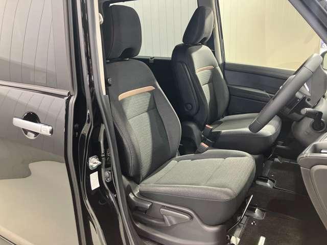 セレナ ２．０　ハイウェイスターＶ　当社試乗車アップ・メーカーＯＰナビ・全周囲（12枚目）