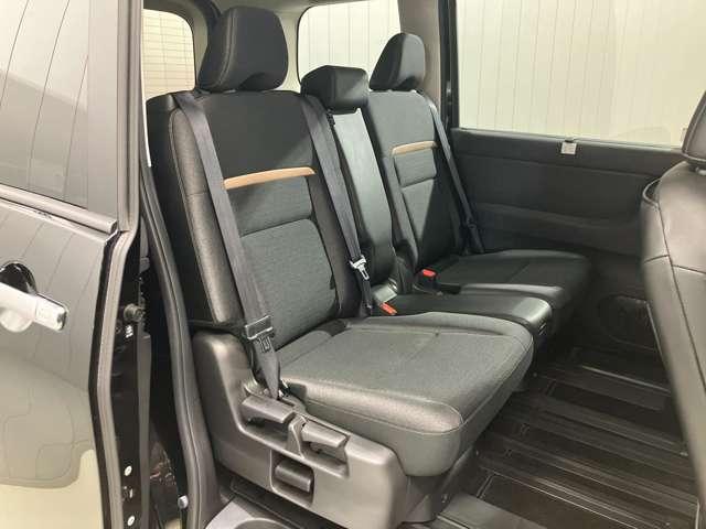 セレナ ２．０　ハイウェイスターＶ　当社試乗車アップ・メーカーＯＰナビ・全周囲（13枚目）